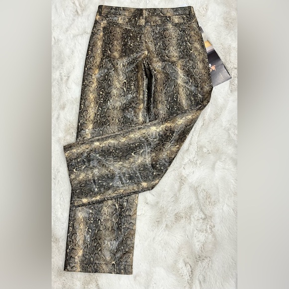 Snake print pants Mango
Like new🔥 - Picture 12 of 13